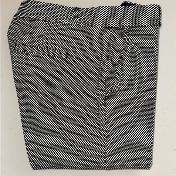 Banana Republic Women’s Black and White Textured Capris Size 4. - Picture 12 of 12